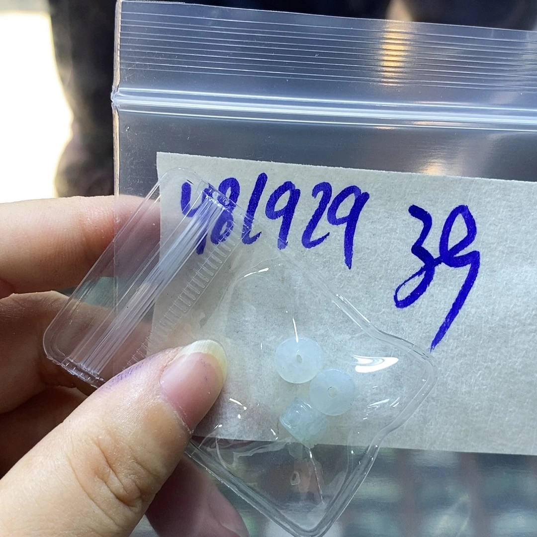 未镶嵌定制翡翠中*