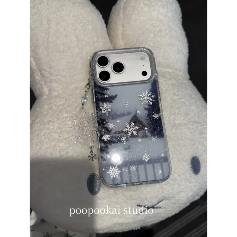 冬日鎏金雪花房屋挂件手机壳适用iPhone17promax/16防摔包相机键