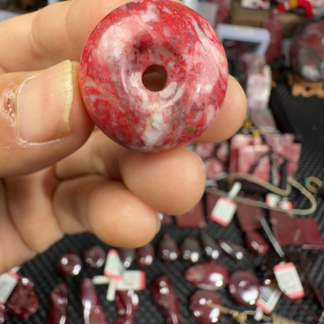 天然辰砂朱砂原石吊坠14.9克