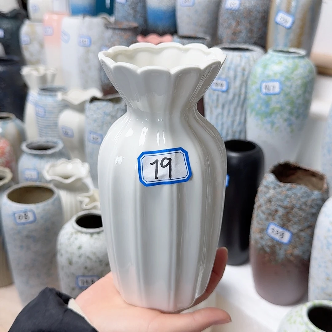 瓶79号白色陶瓷高20厘米一个
