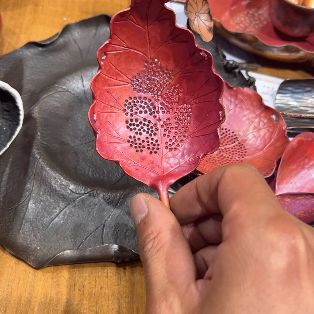 淬火色树叶茶漏手工锻打工艺