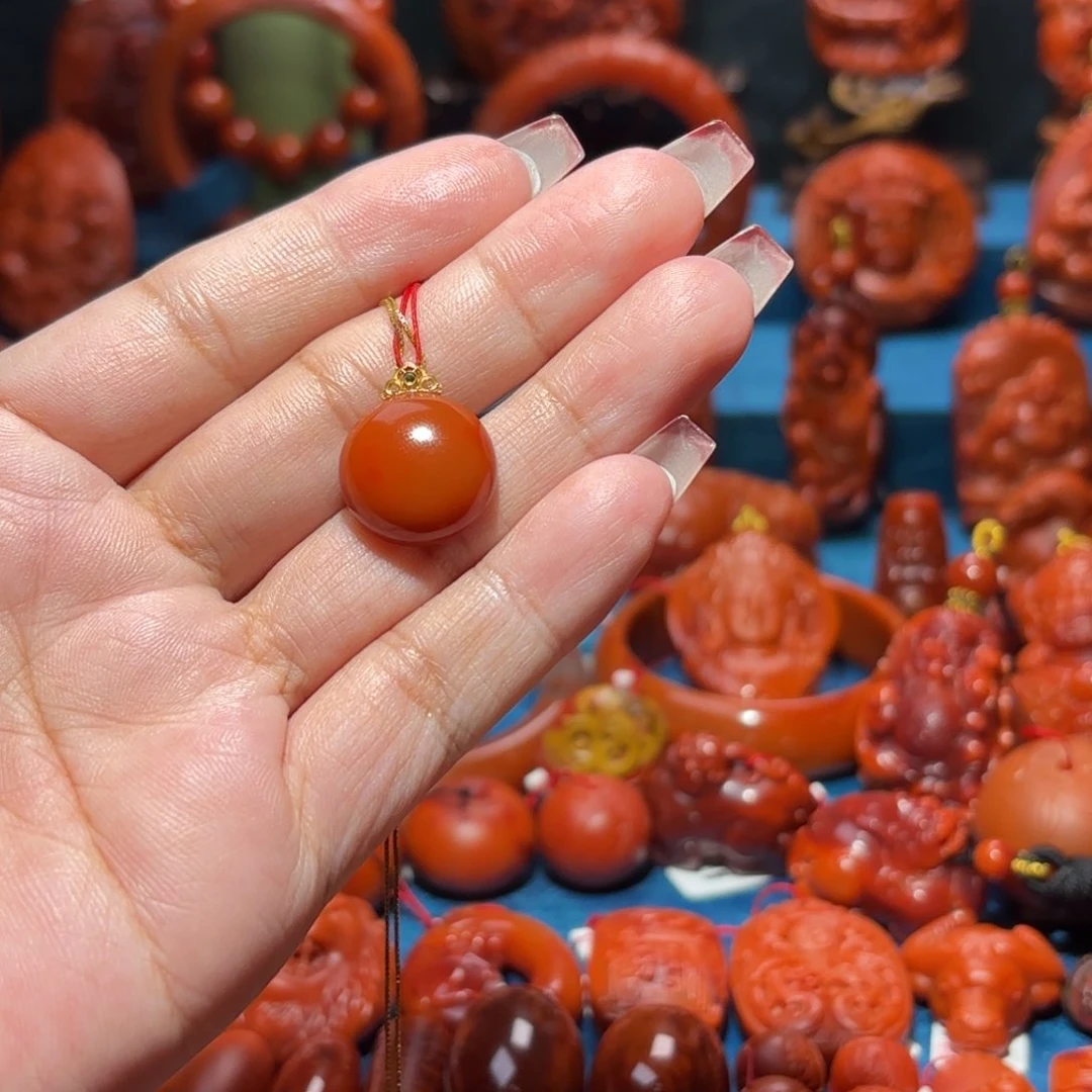 18K金镶嵌雕刻南红玛瑙