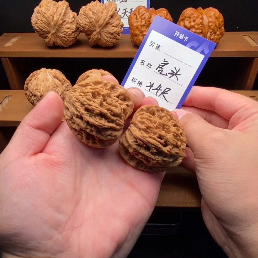 文玩核桃把件虎头（44尺寸）