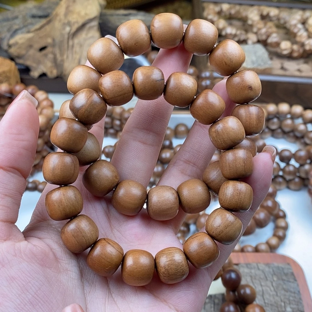 檀香木无事牌小黑点13*14印度迈索尔檀香老料