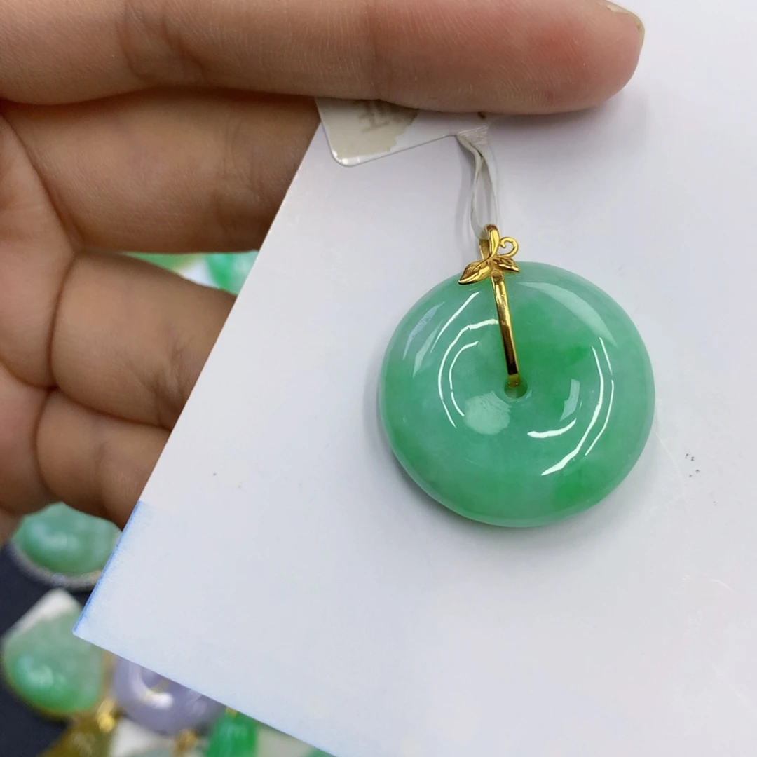 翡翠18K金镶嵌颈饰翡翠