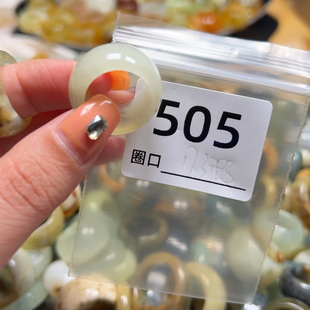 胡***哥蛇纹石玉未镶嵌戒指