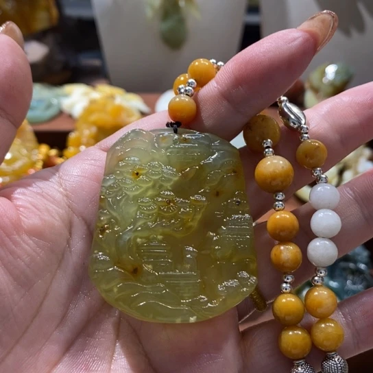 蛇纹石玉未镶嵌颈饰