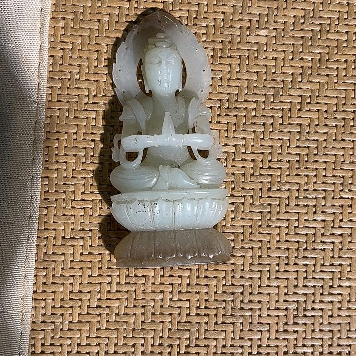 猪***瑜和田玉未镶嵌颈饰