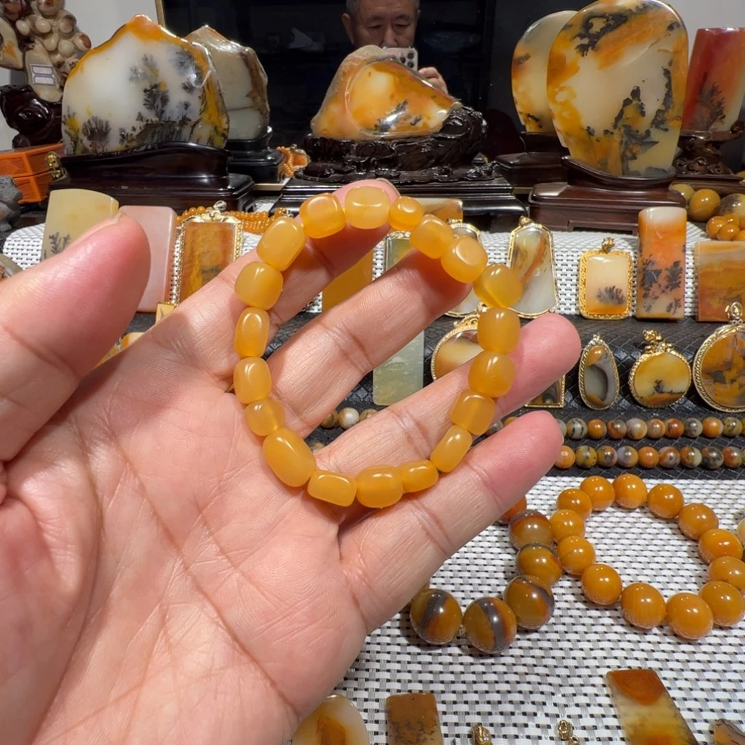 石英质玉未镶嵌颈饰