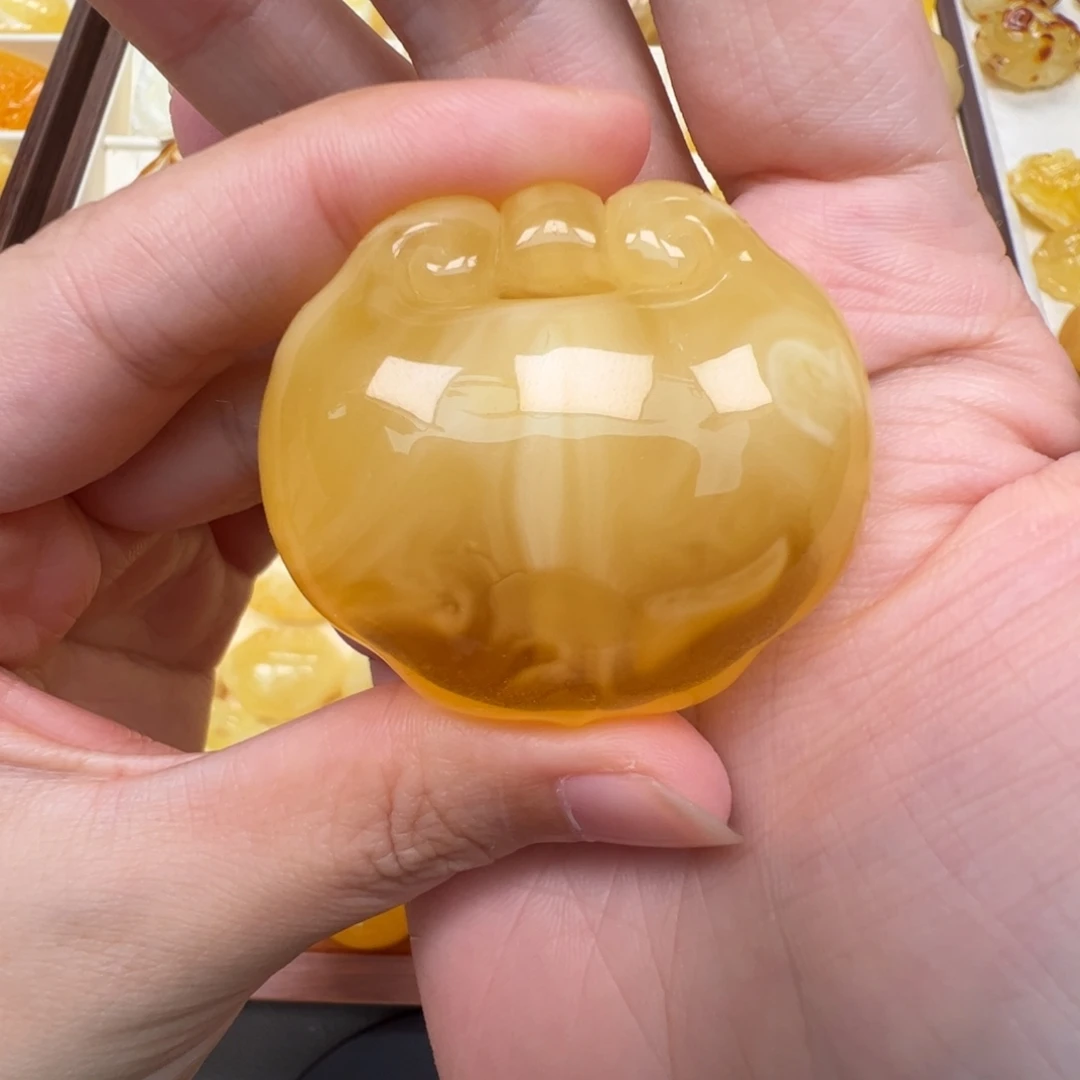 是***.未镶嵌颈饰琥珀蜜蜡