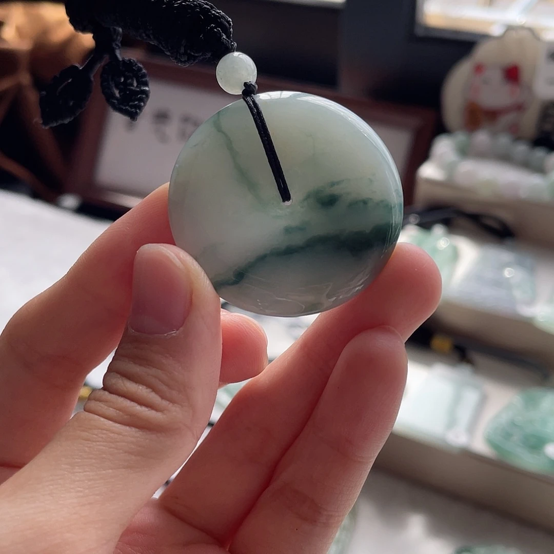 翡翠未镶嵌颈饰平安扣