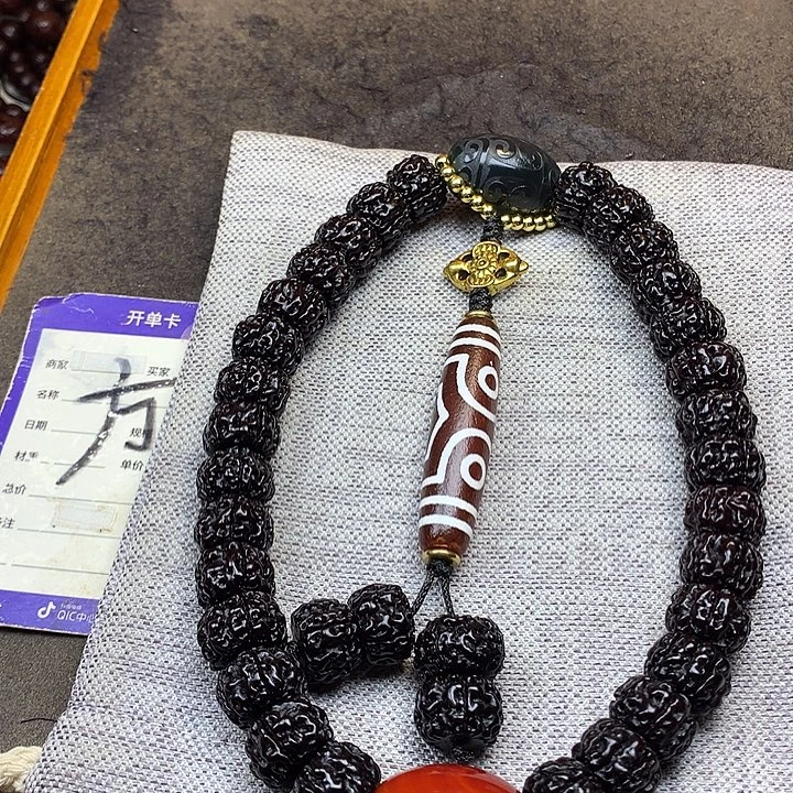 代***J金刚菩提吊坠手持