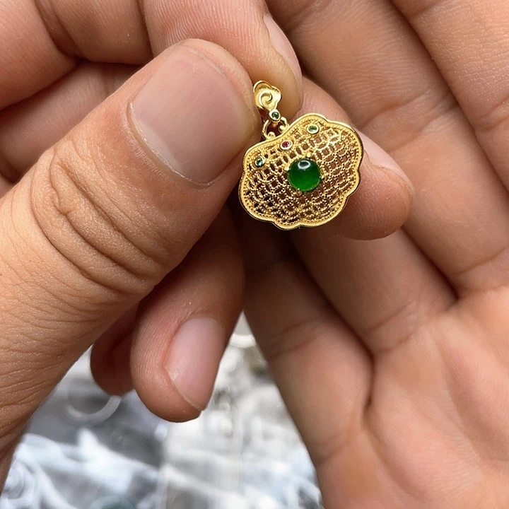 翡翠未镶嵌颈饰翡翠