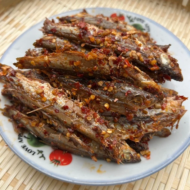 鄱湖餐条鱼淡水小鱼干好吃下饭菜