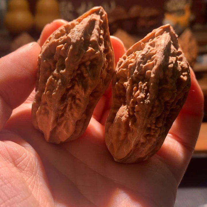 吊坠文玩核桃楸玥核19浮黄