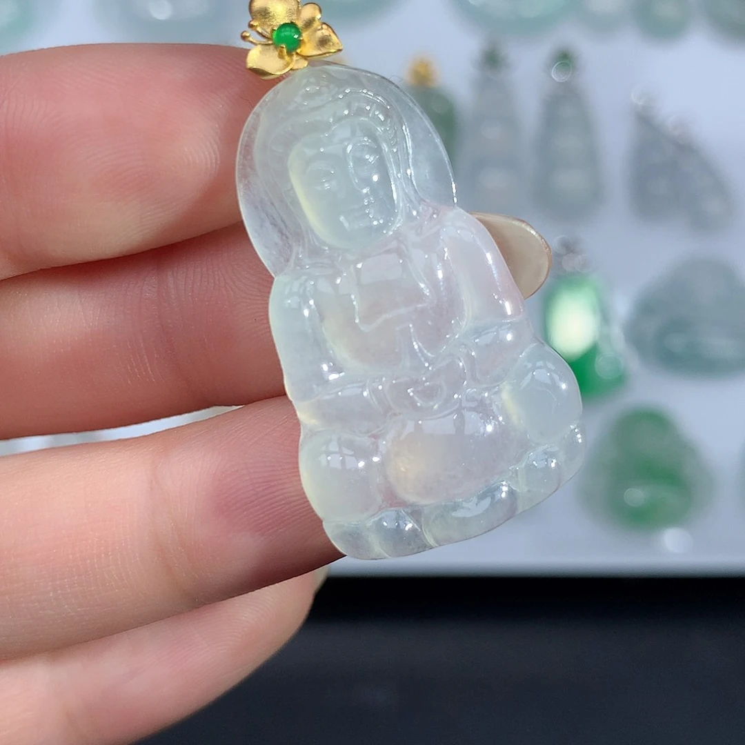 翡翠未镶嵌颈饰观音
