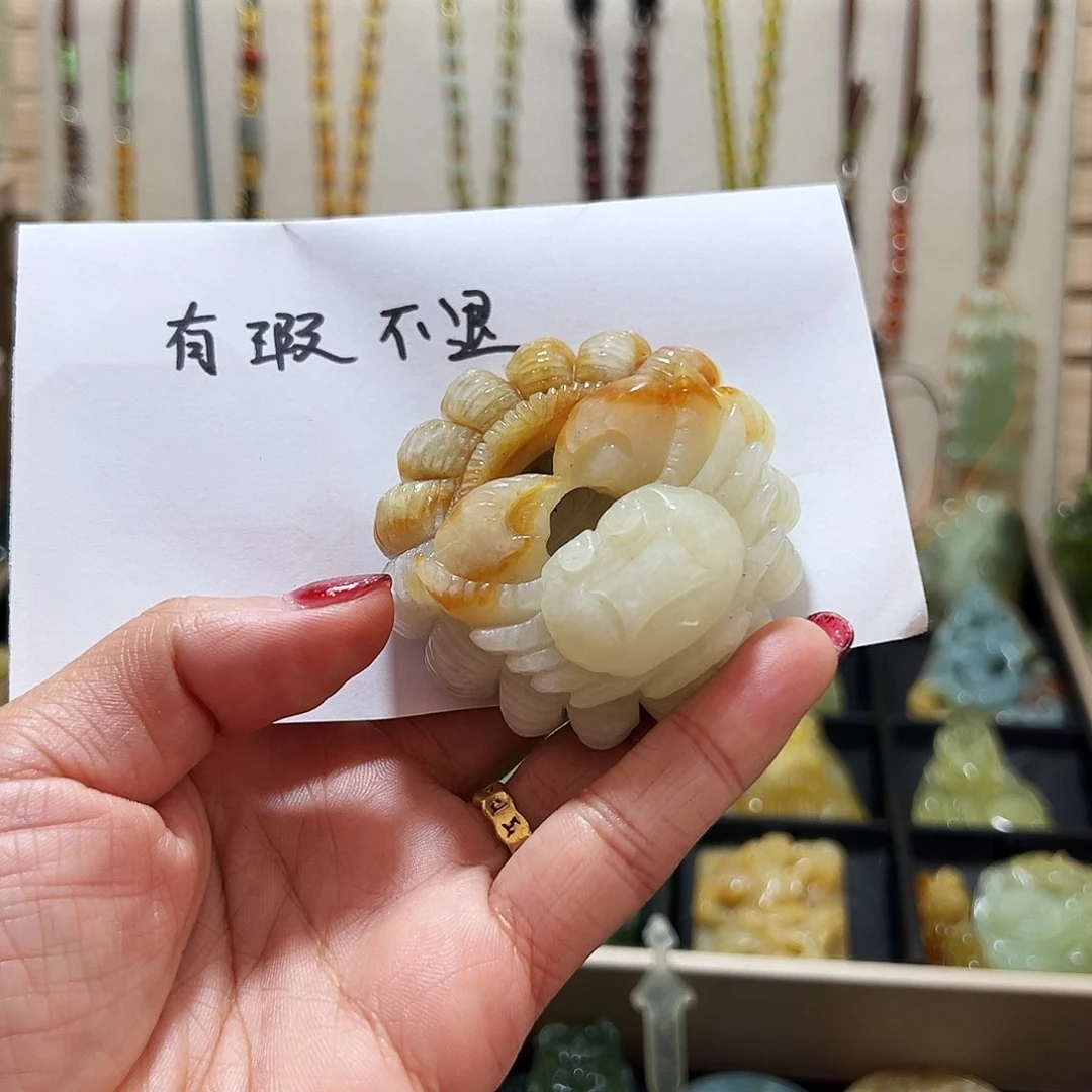 蛇纹石玉颈饰未镶嵌