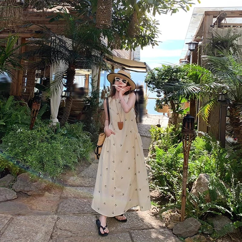 法式杏色连衣裙女2025夏季新款无袖休闲度假风蝴蝶结刺绣背心裙子