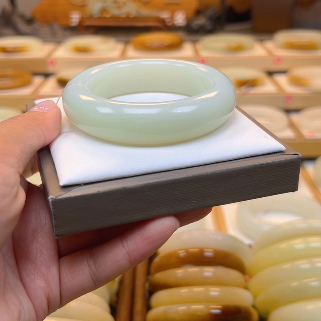 和田玉手镯未镶嵌13