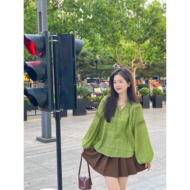 GIRDEAR/哥弟【绿野仙踪】夏季复古宽松显瘦显白灯笼袖衬衫1300940