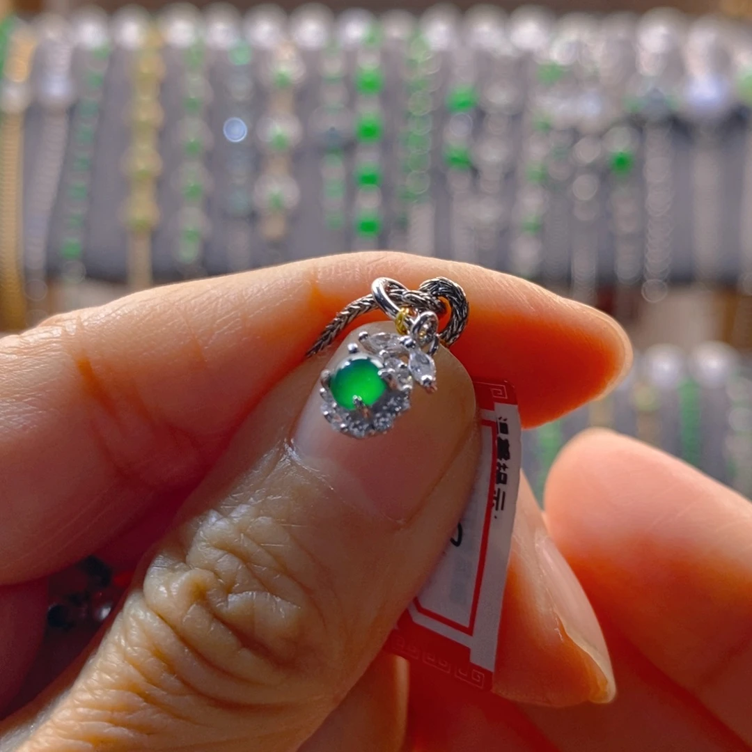 颈饰银S925镶嵌翡翠吊坠