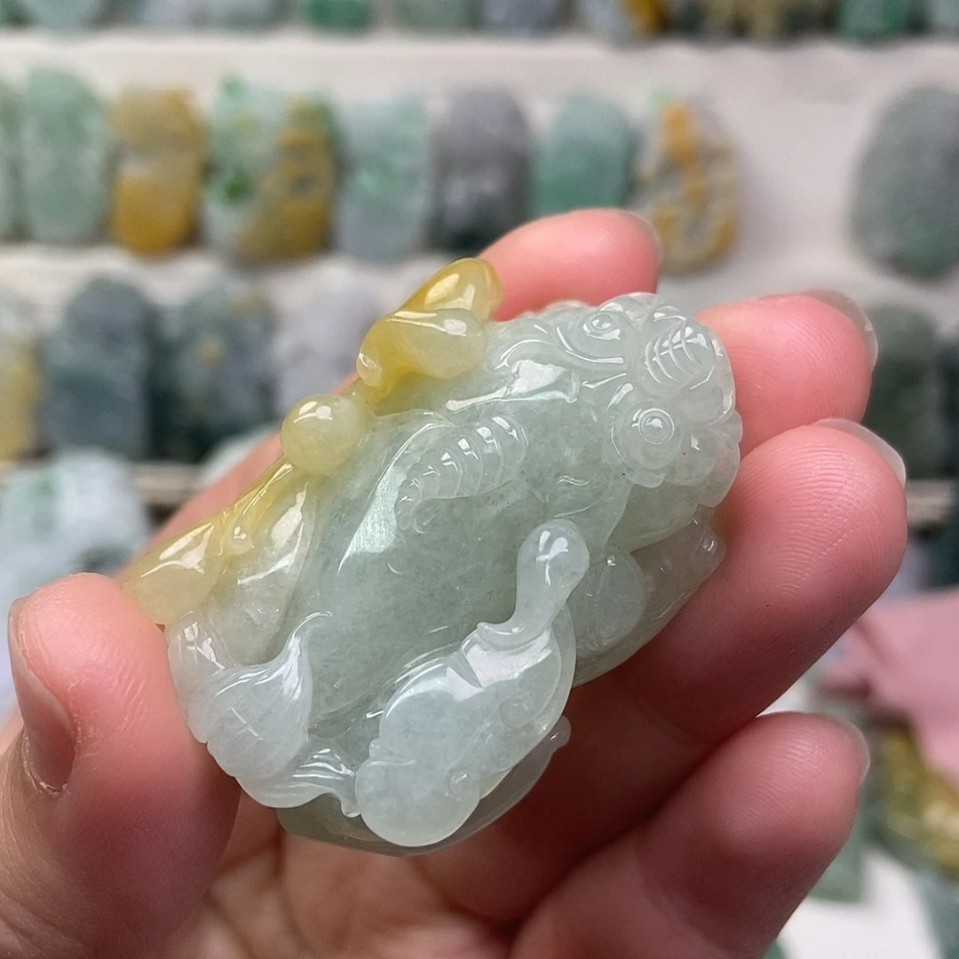 翡翠未镶嵌吊坠(赠链)