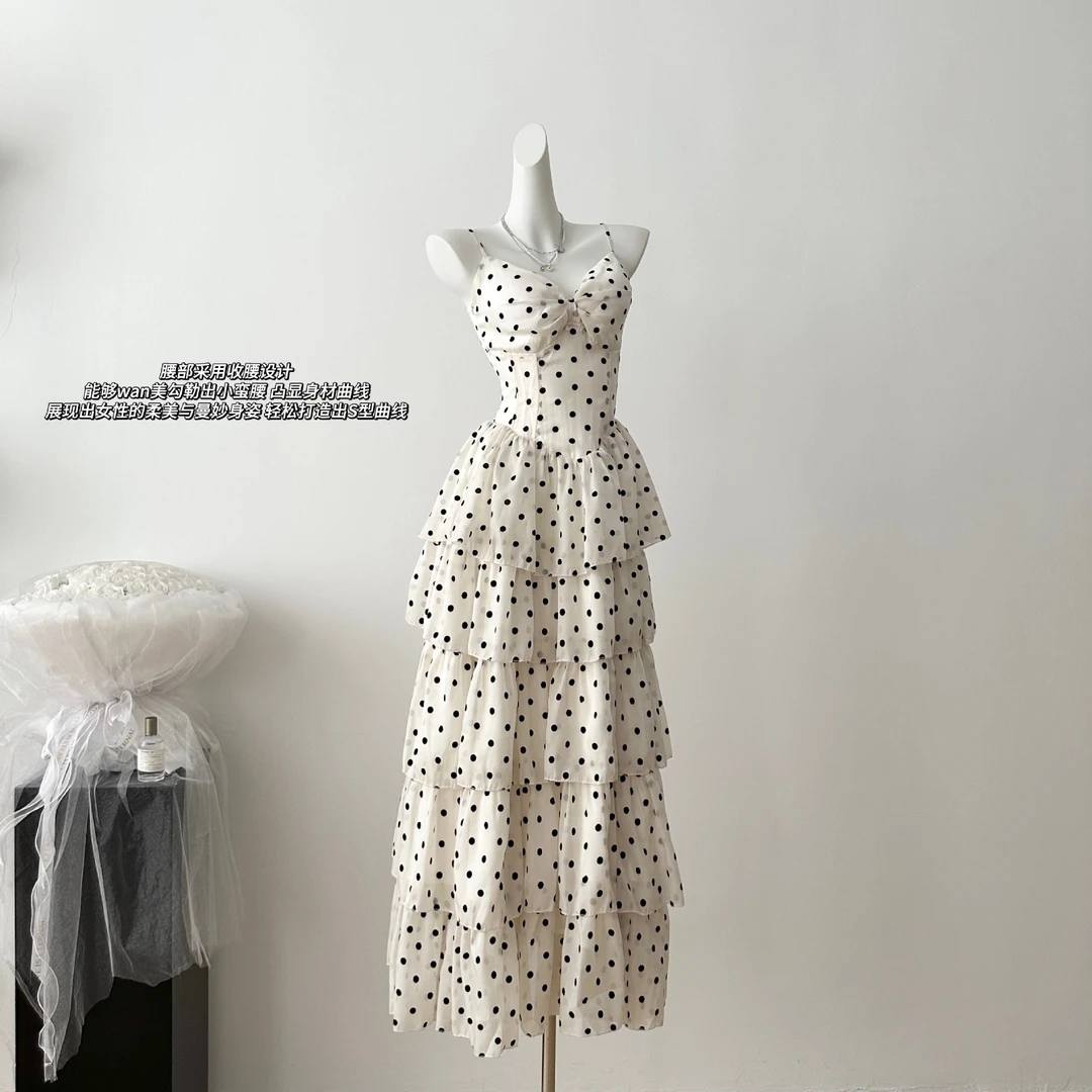 吊带2025新款法式度假温柔波点收腰显瘦时尚吊带连衣裙女夏季圆点