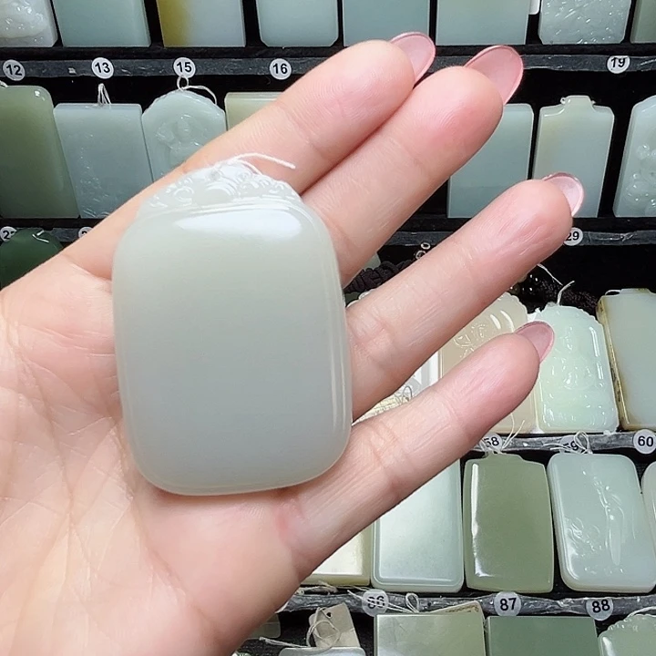 和田玉挂坠未镶嵌荣****者