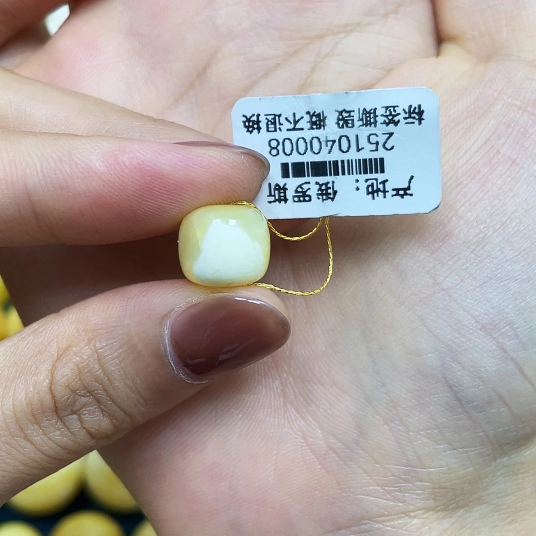 未镶嵌琥珀珠宝奇石11.0*10.0mm.老型.瑕