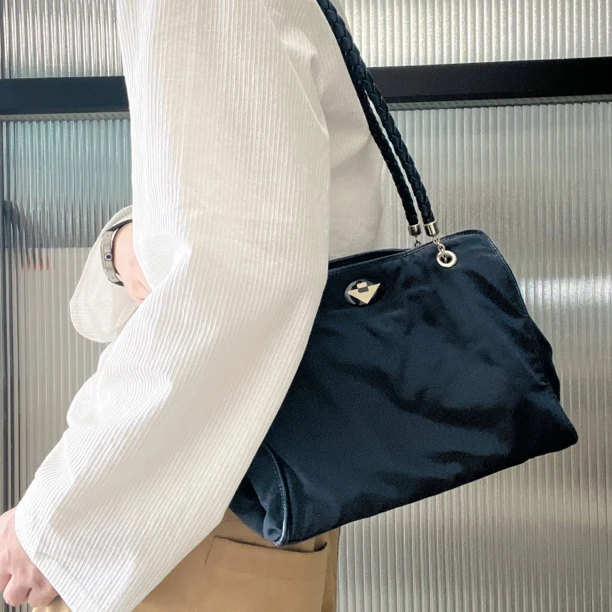 95新 BOTTEGA VENETA/葆蝶家 【涛】16AD11 蓝色尼龙单肩包