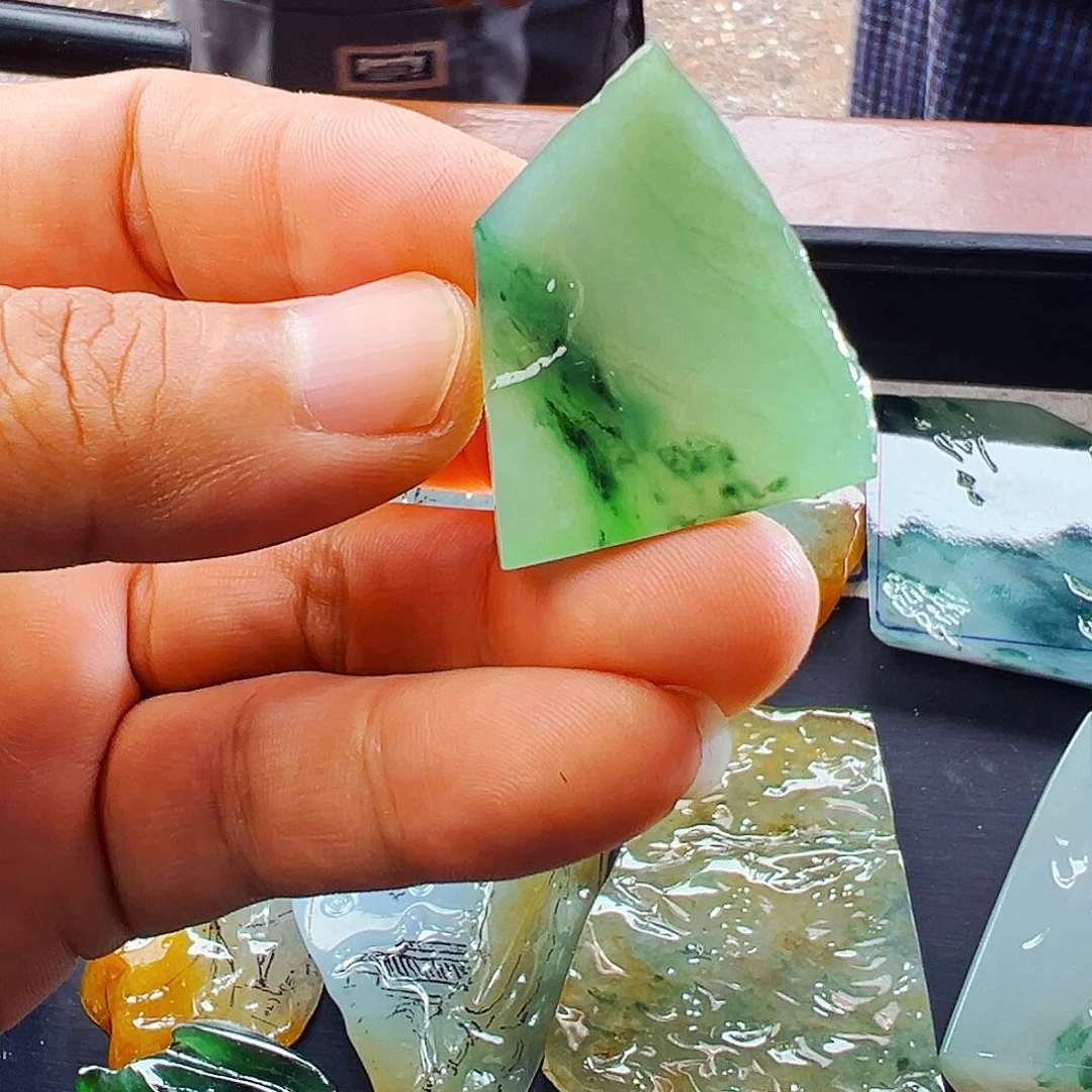 翡翠未镶嵌颈饰翡翠