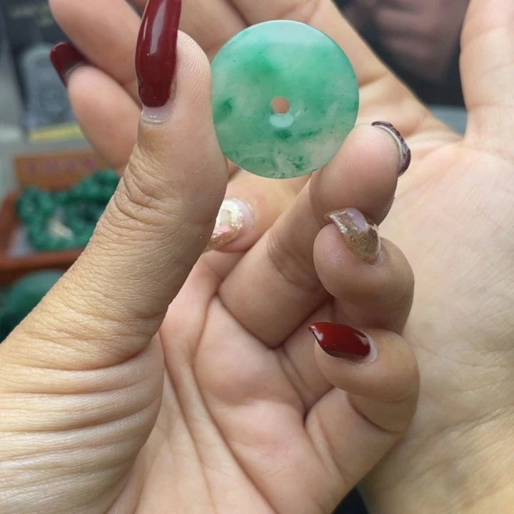 石英质玉颈饰未镶嵌