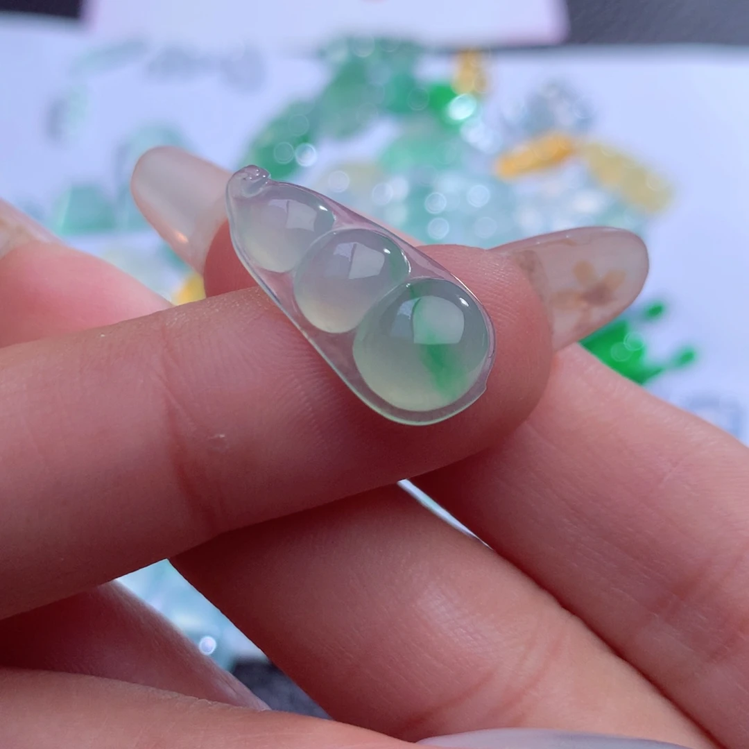 翡翠未镶嵌颈饰缅甸