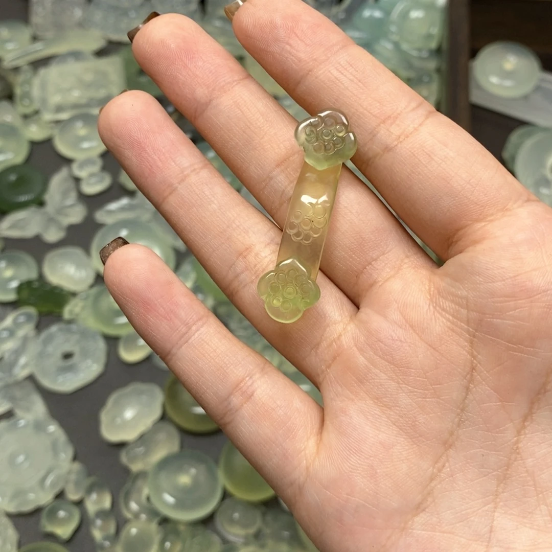 未镶嵌蛇纹石玉颈饰