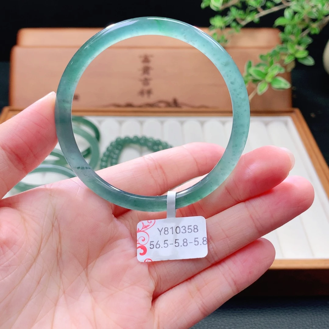 未镶嵌手镯（圆镯）翡翠
