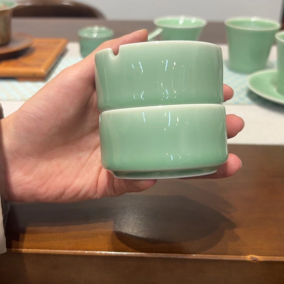 烟灰杯两个装哈哈哈哈哈