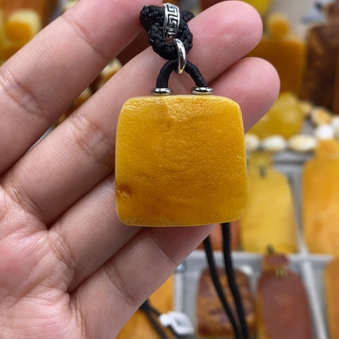 琥珀吊坠(赠链)未镶嵌