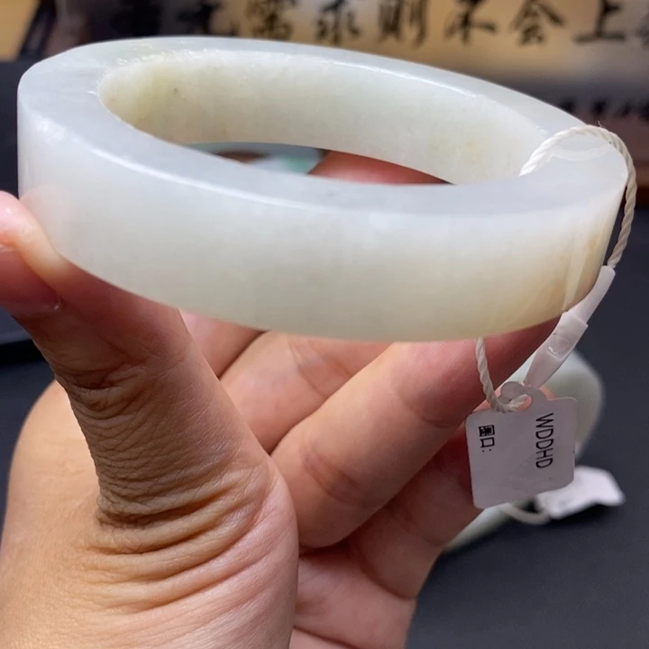 定制翡翠未镶嵌翡翠手镯
