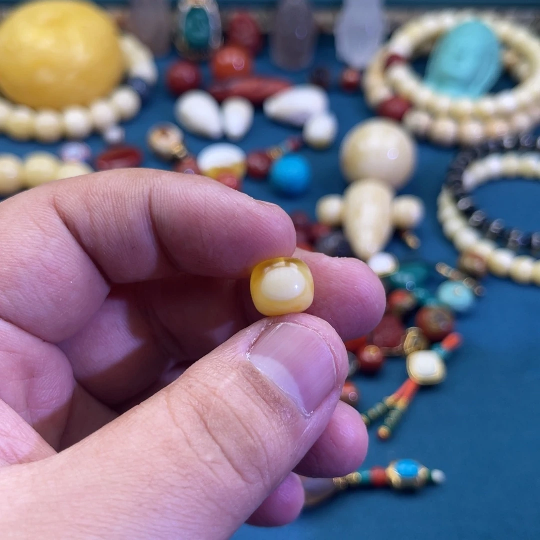 琥珀未镶嵌珠宝奇石40