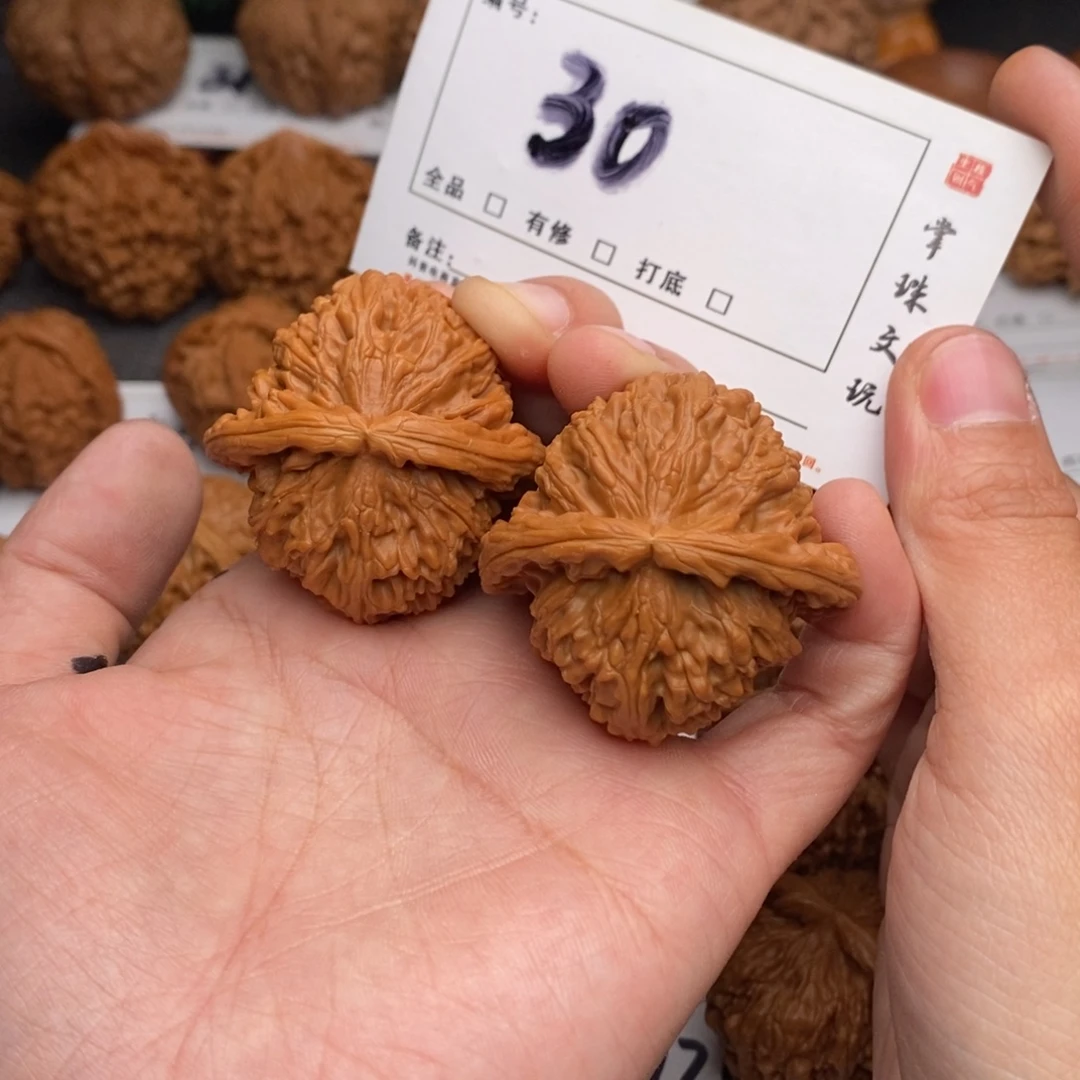 文玩核桃吊坠42白狮30