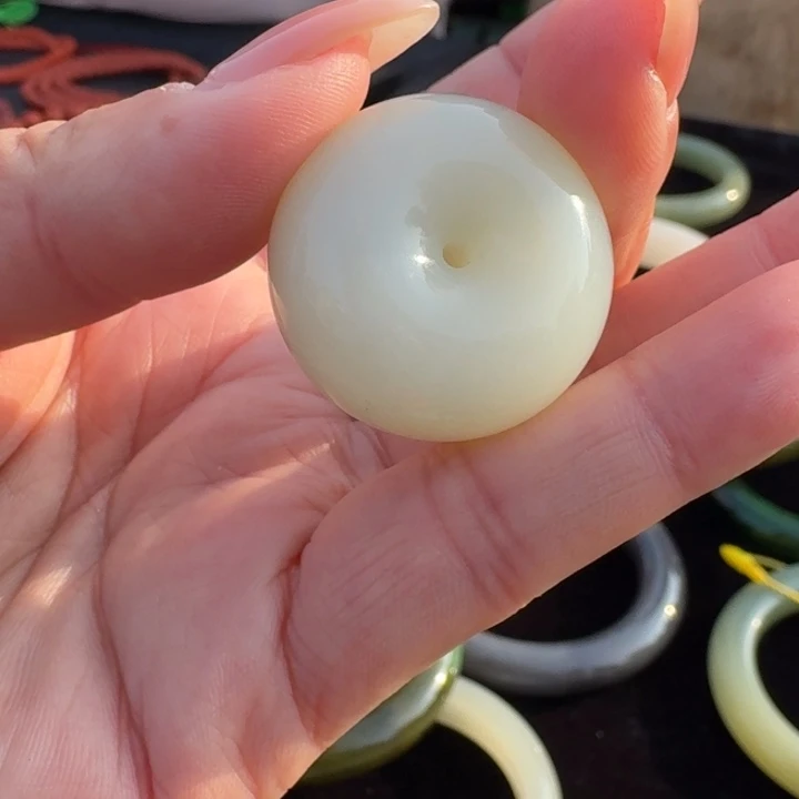 和田玉未镶嵌颈饰英28