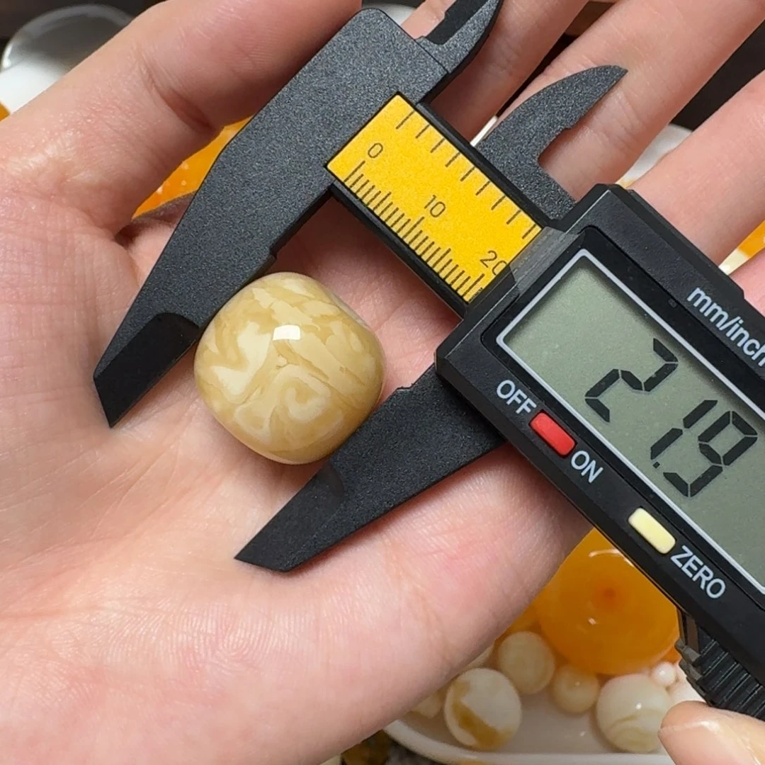 琥珀未镶嵌裸石蜜蜡墩子