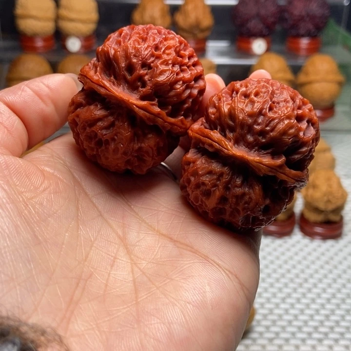 文玩核桃把件1麒麟铁狮子