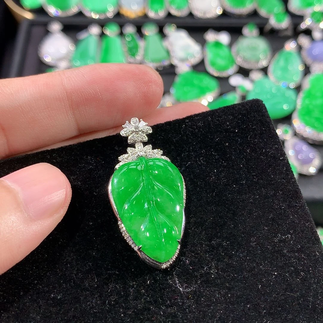 翡翠18K金镶嵌颈饰