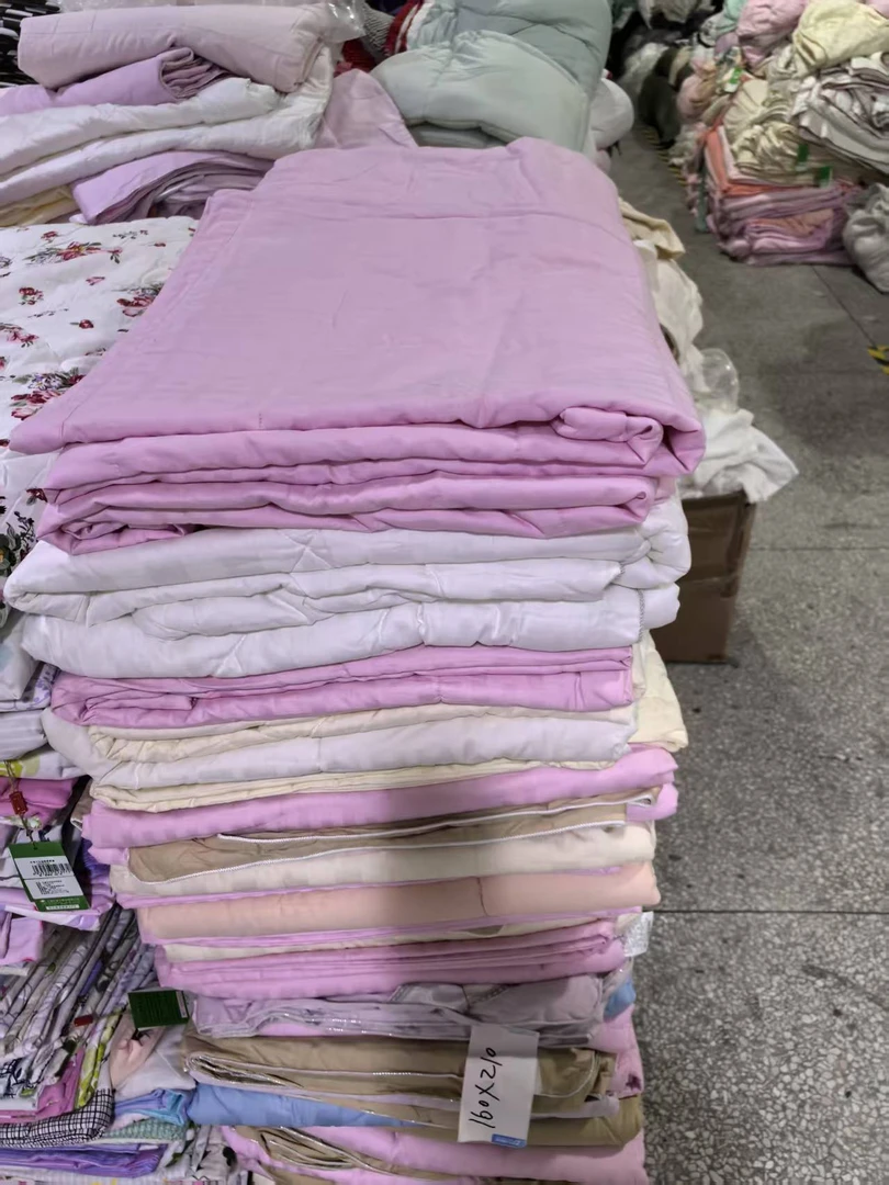 《厚广家》3楼160×210杂款全棉至臻桑蚕丝被 发1张 20%丝 不挑色