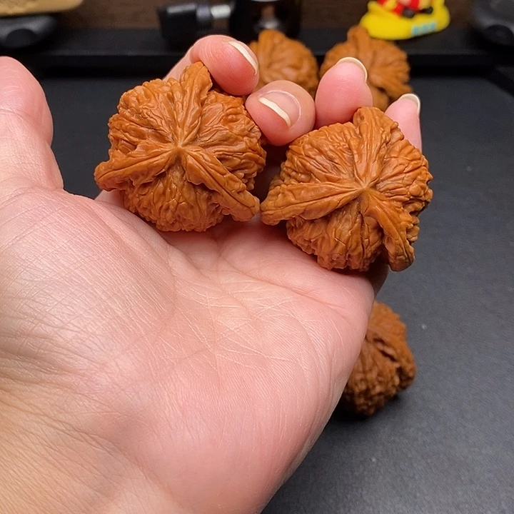 帆***r文玩核桃把件白奔