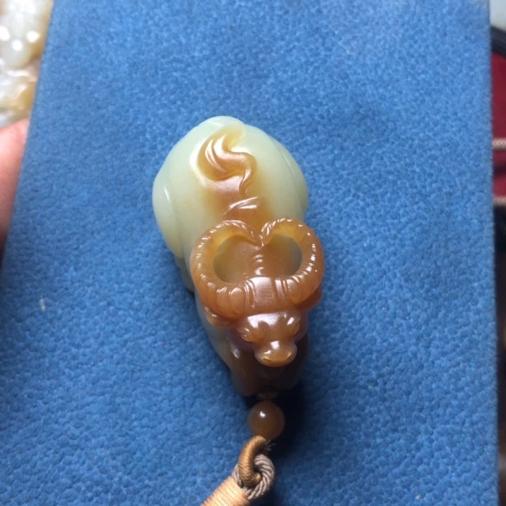 卧***雏颈饰未镶嵌和田玉