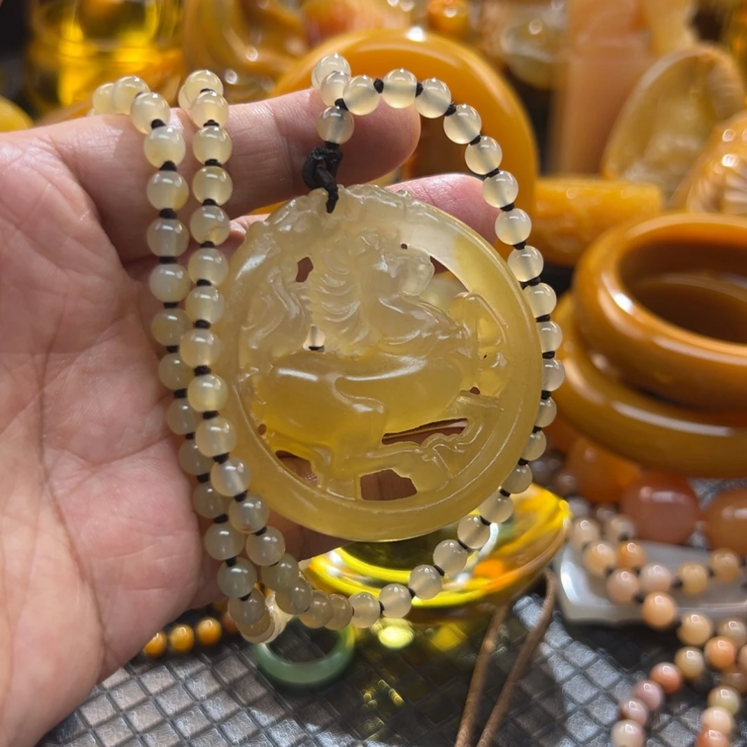 石英质玉未镶嵌颈饰