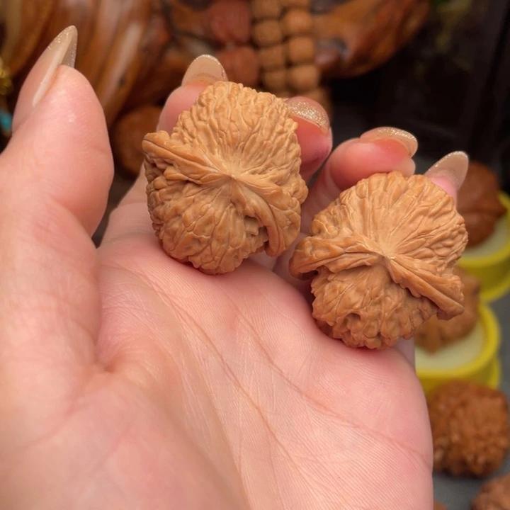 把件文玩核桃白狮子异型全品