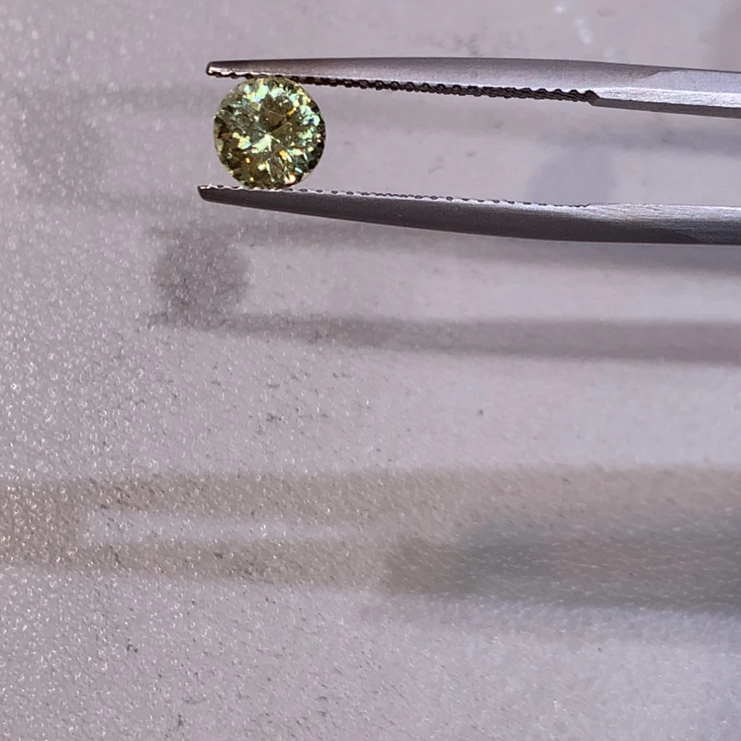 未镶嵌石榴石裸石1.2克拉